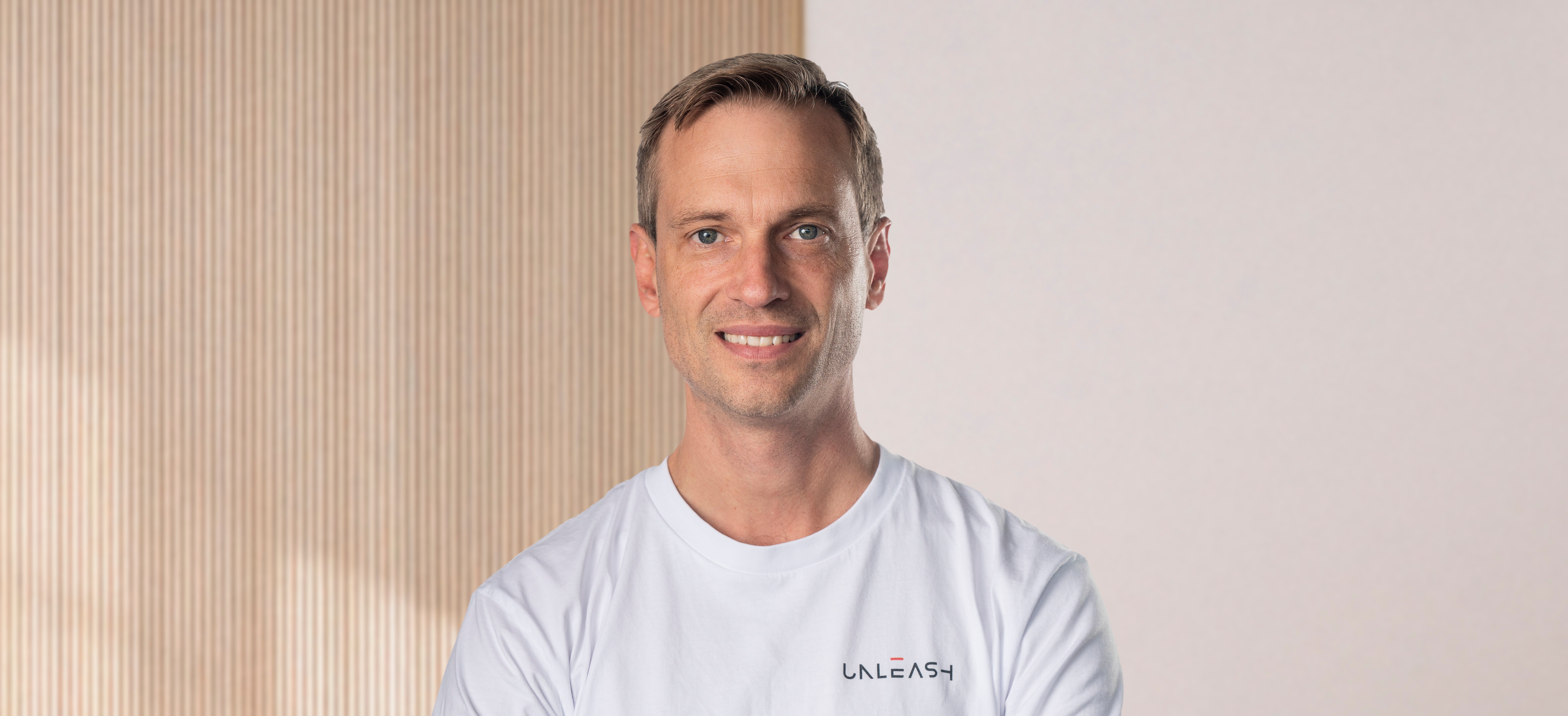 Hanno Blankensten - Portrait - Office bg